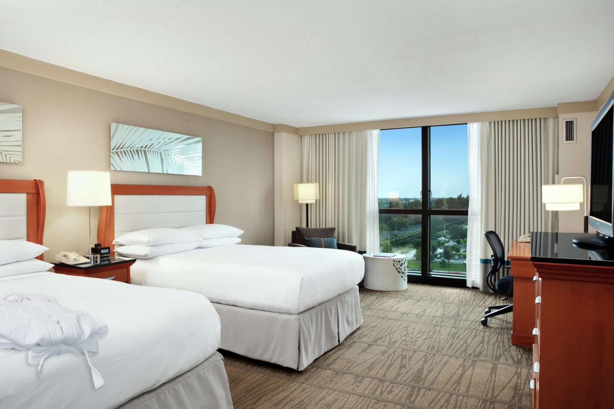 Doubletree By Hilton Hotel Miami Airport & Convention Center Bagian luar foto