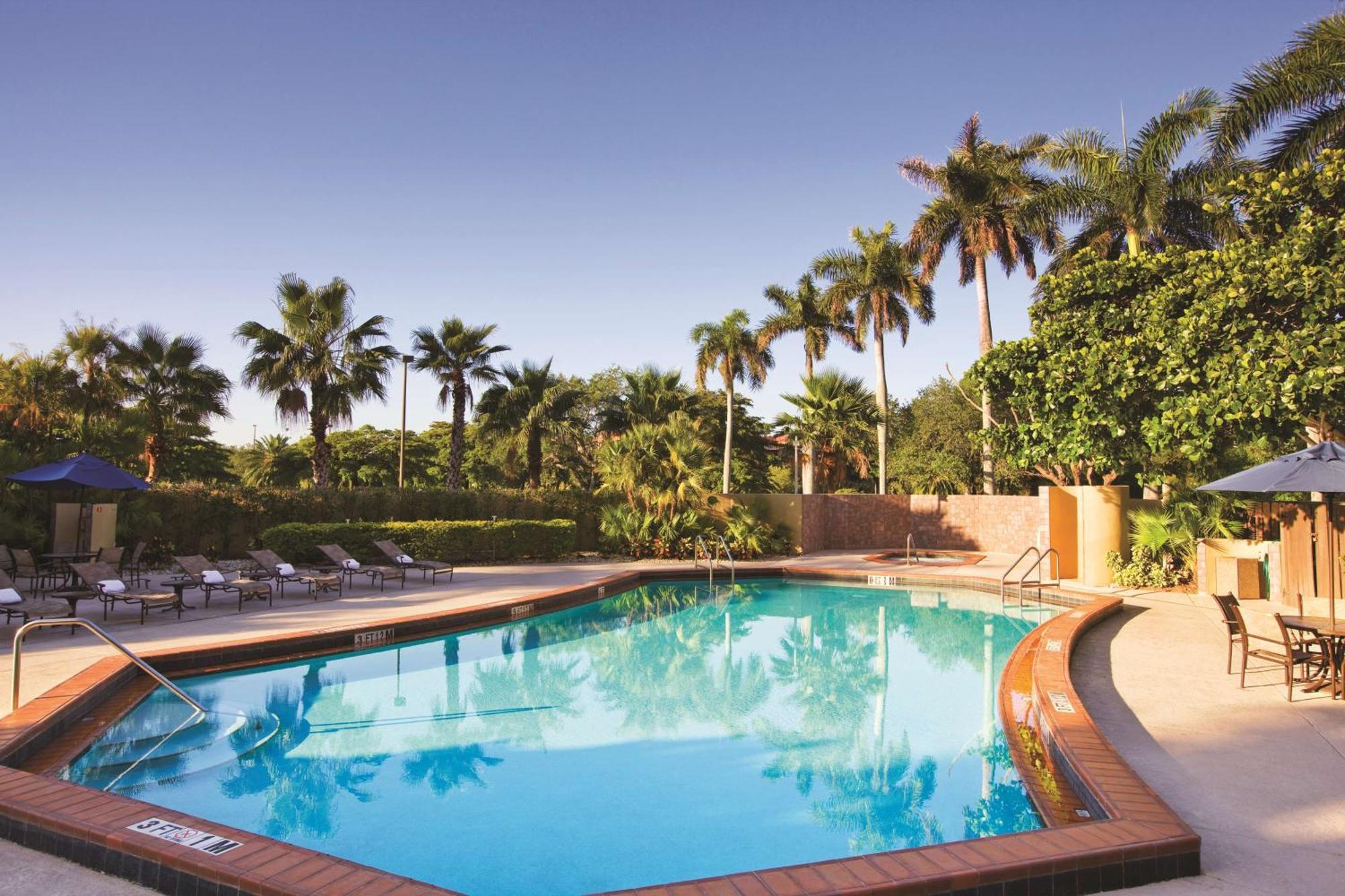 Doubletree By Hilton Hotel Miami Airport & Convention Center Miami Springs Bagian luar foto